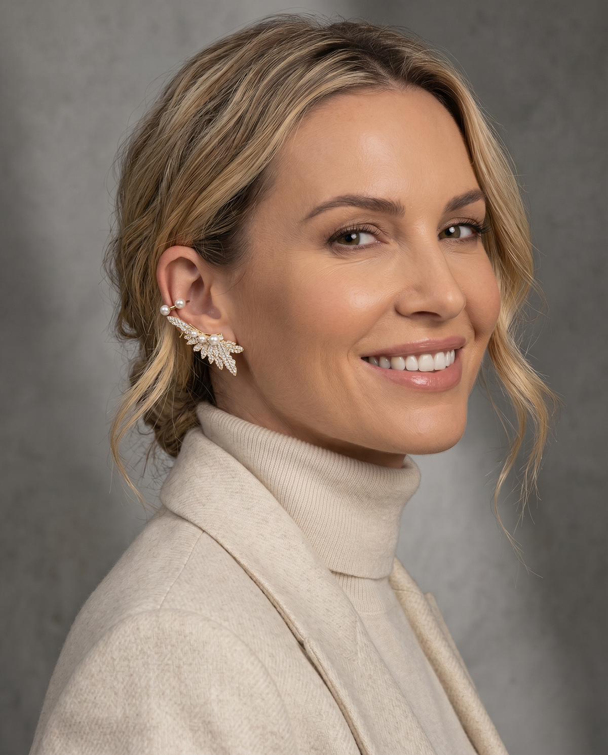 Brinco Ear Cuff Asa com Pérola Shell