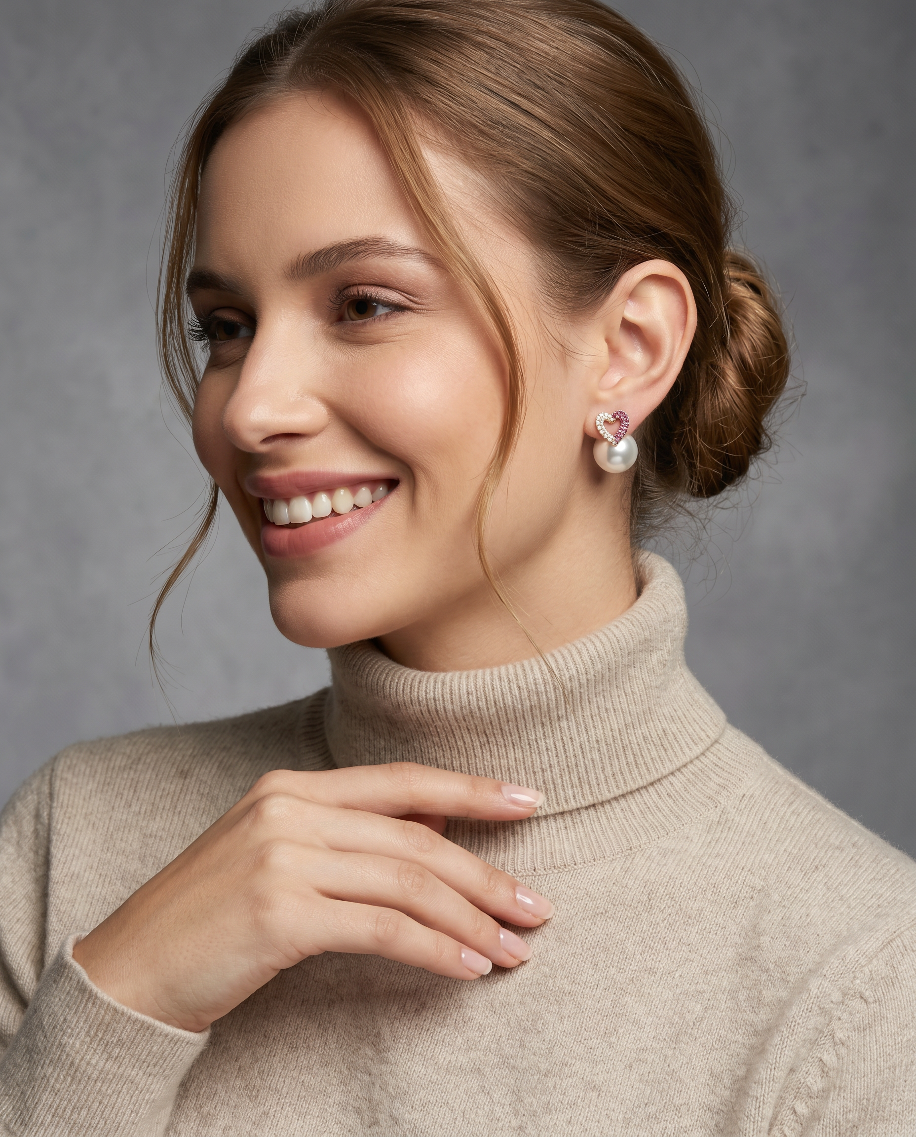 Brinco Ear Jacket com Coração Cravejado em Pérola Shell